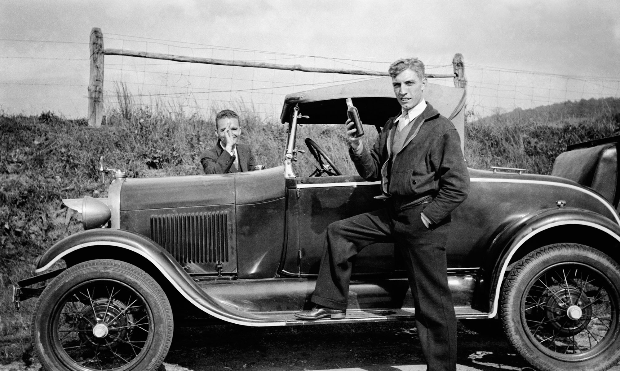 He goes work car. Бутлегеры в США В 30. Бутлегеры Чикаго. Бутлегерство в США В 1920-Е. Машины бутлегеров.